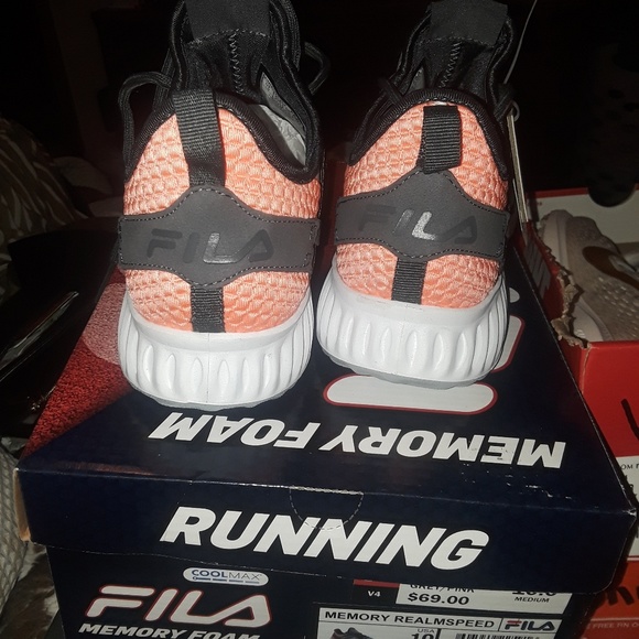 Gym shoes - Picture 2 of 3